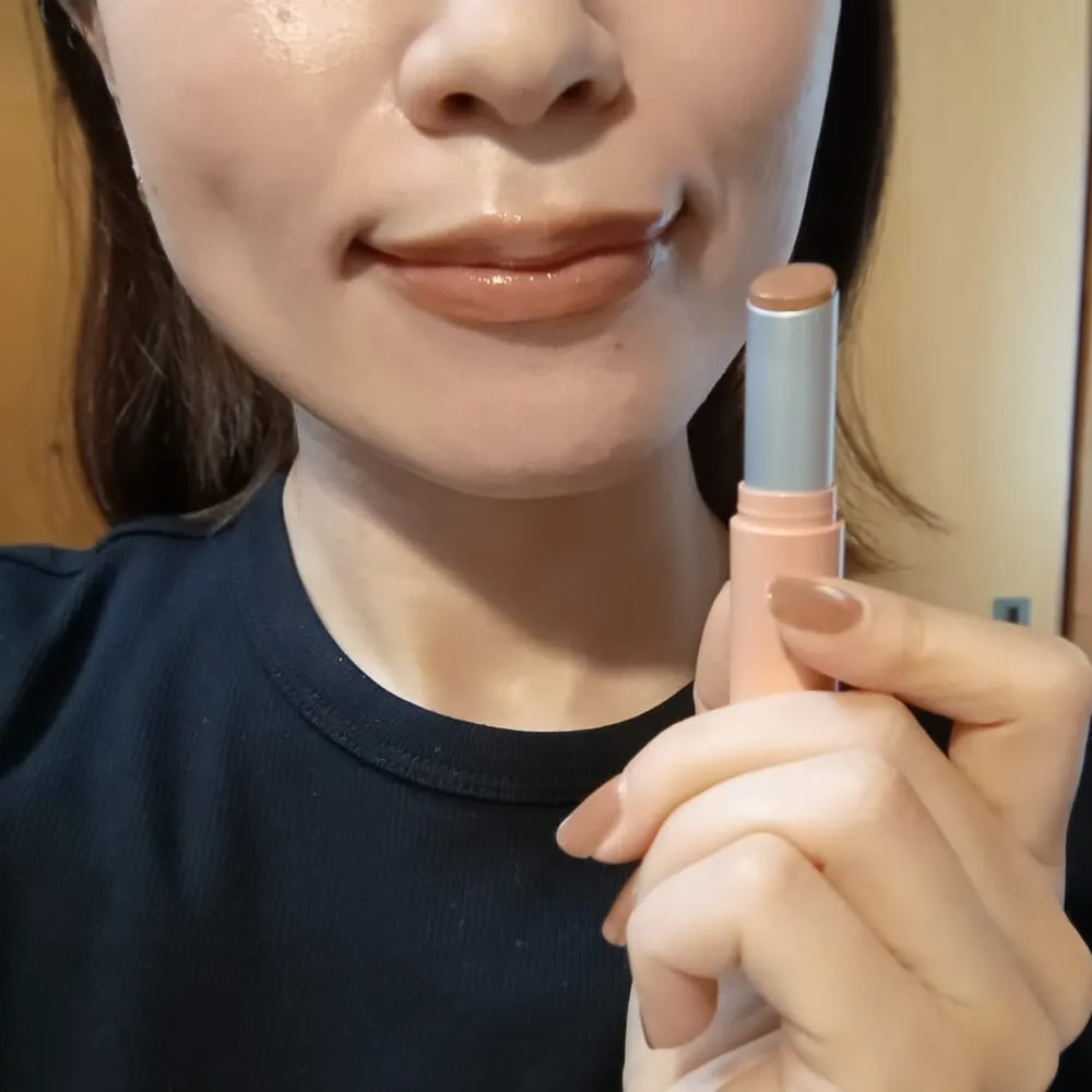 rom＆nd「グラスティングメルティングバーム 10 Nu beige」mokoさん使用