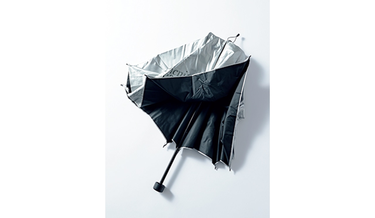 ブラックの裏地のおかげで、さしたときの涼しさが違います。眩しさの軽減にも役立ち、昼間のお出かけがノンストレスに。