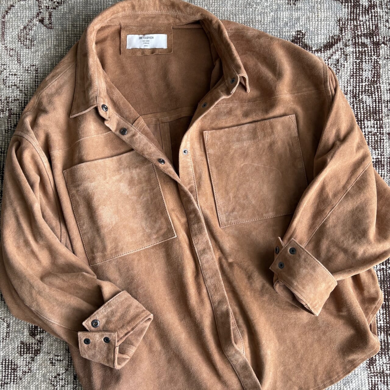 スエードシャツジャケット　ワンティースプーン　ミューズドゥドゥーズィエムクラス