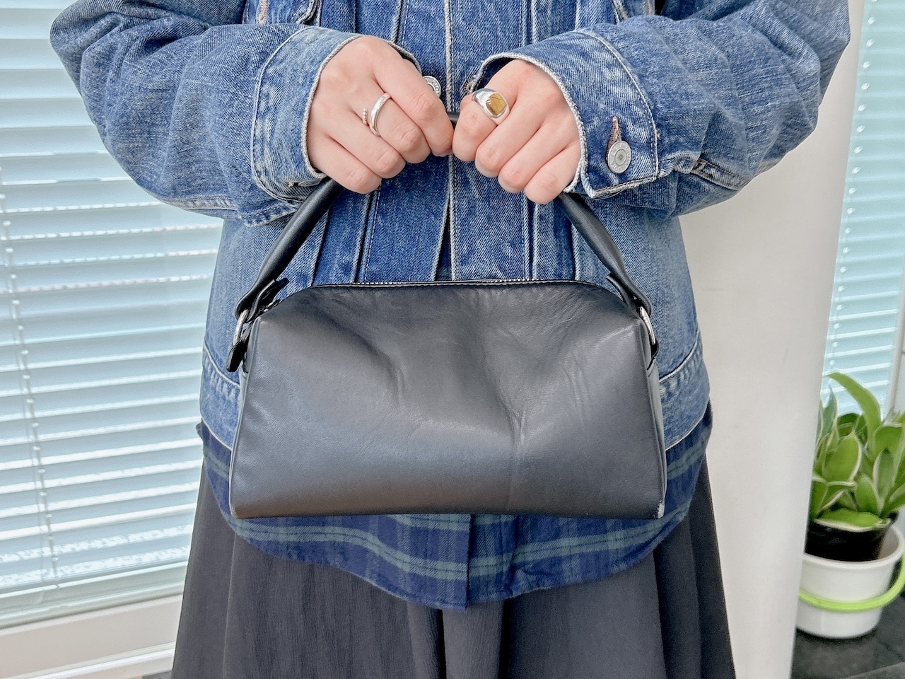 コム デ ギャルソン・ワンハンドルバッグを使ったコーデ