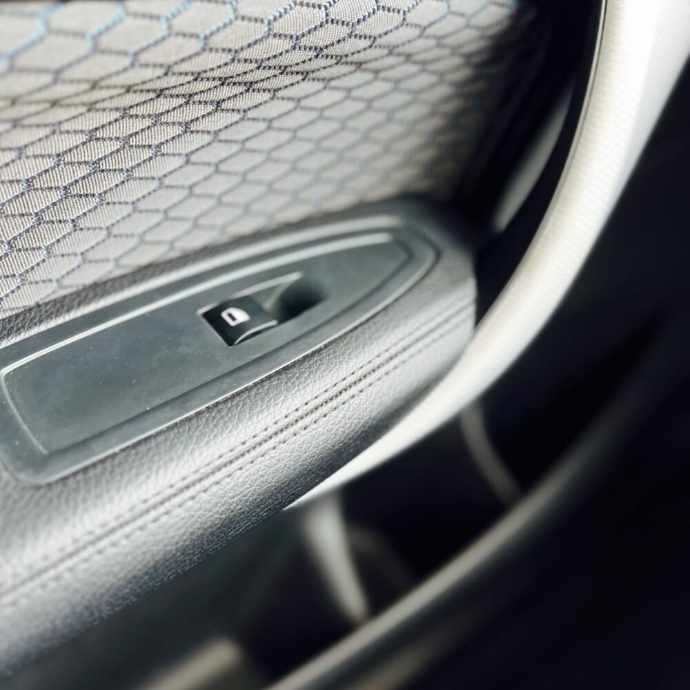 駆けぬける歓び BMW 118i M Sport 中古車 FR