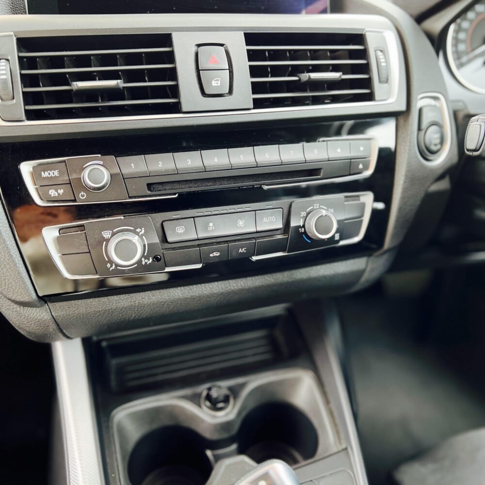 駆けぬける歓び BMW 118i M Sport 中古車 FR