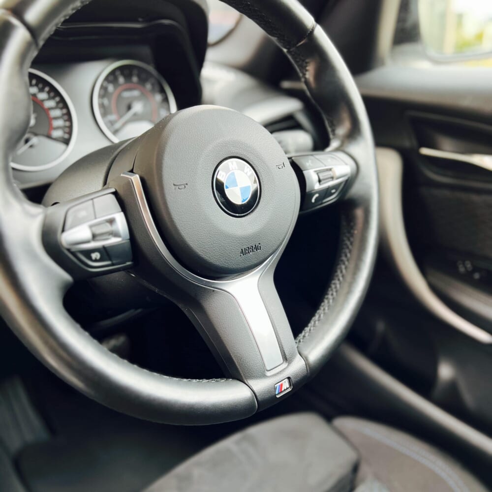 駆けぬける歓び BMW 118i M Sport 中古車 FR