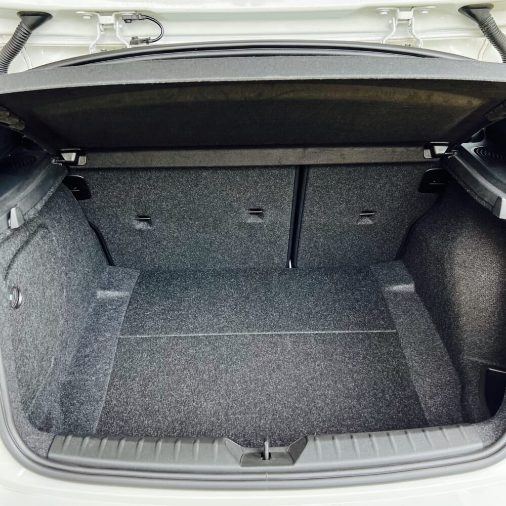 駆けぬける歓び BMW 118i M Sport 中古車 FR