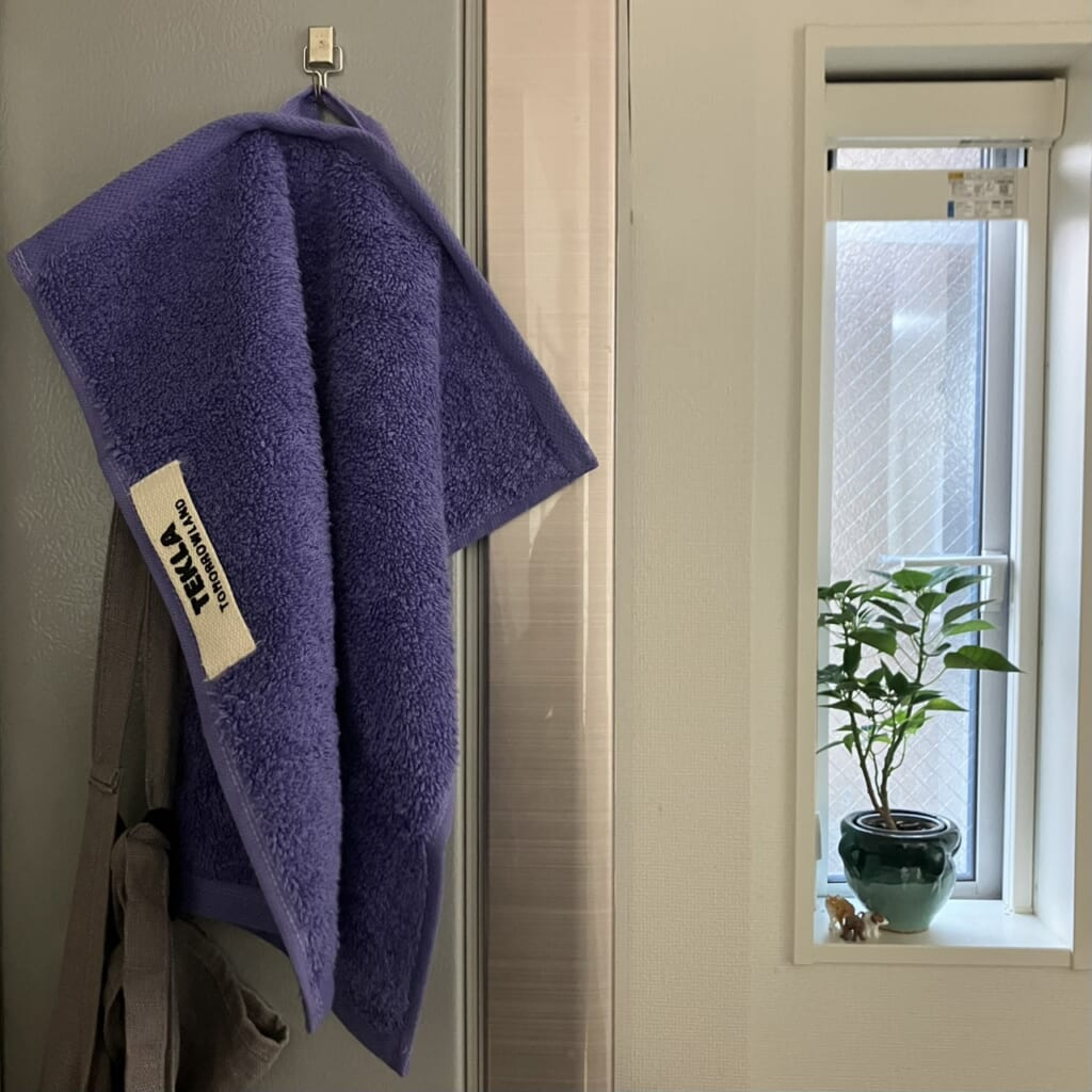 「TEKLA×TOMORROWLAND ウォッシュクロスタオル」ループでかけたところ