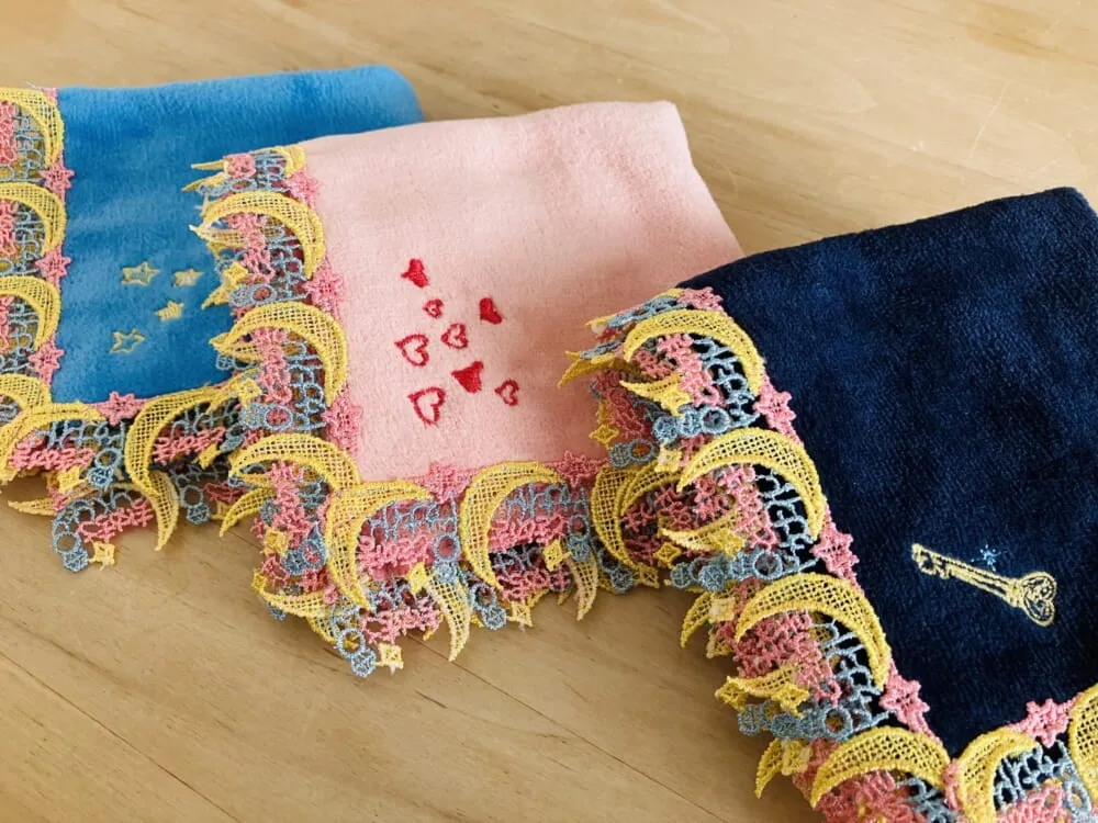 「LEE別注 ときめきトゥナイト×近沢レース店 コラボタオルハンカチ3色セット」畳んだところ