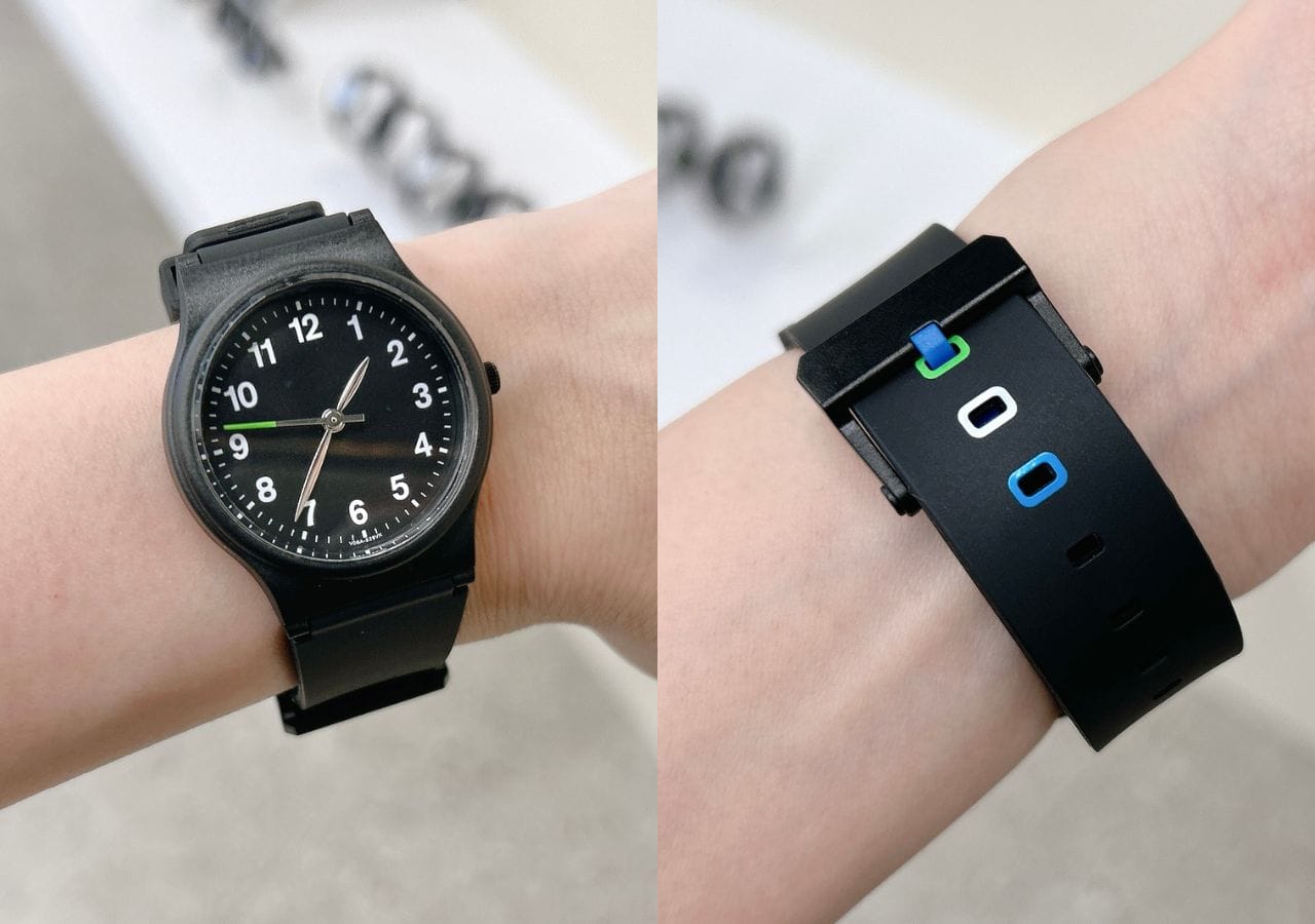 ファミリーマートとシチズン時計の共同開発「腕時計」くろを装着した手元