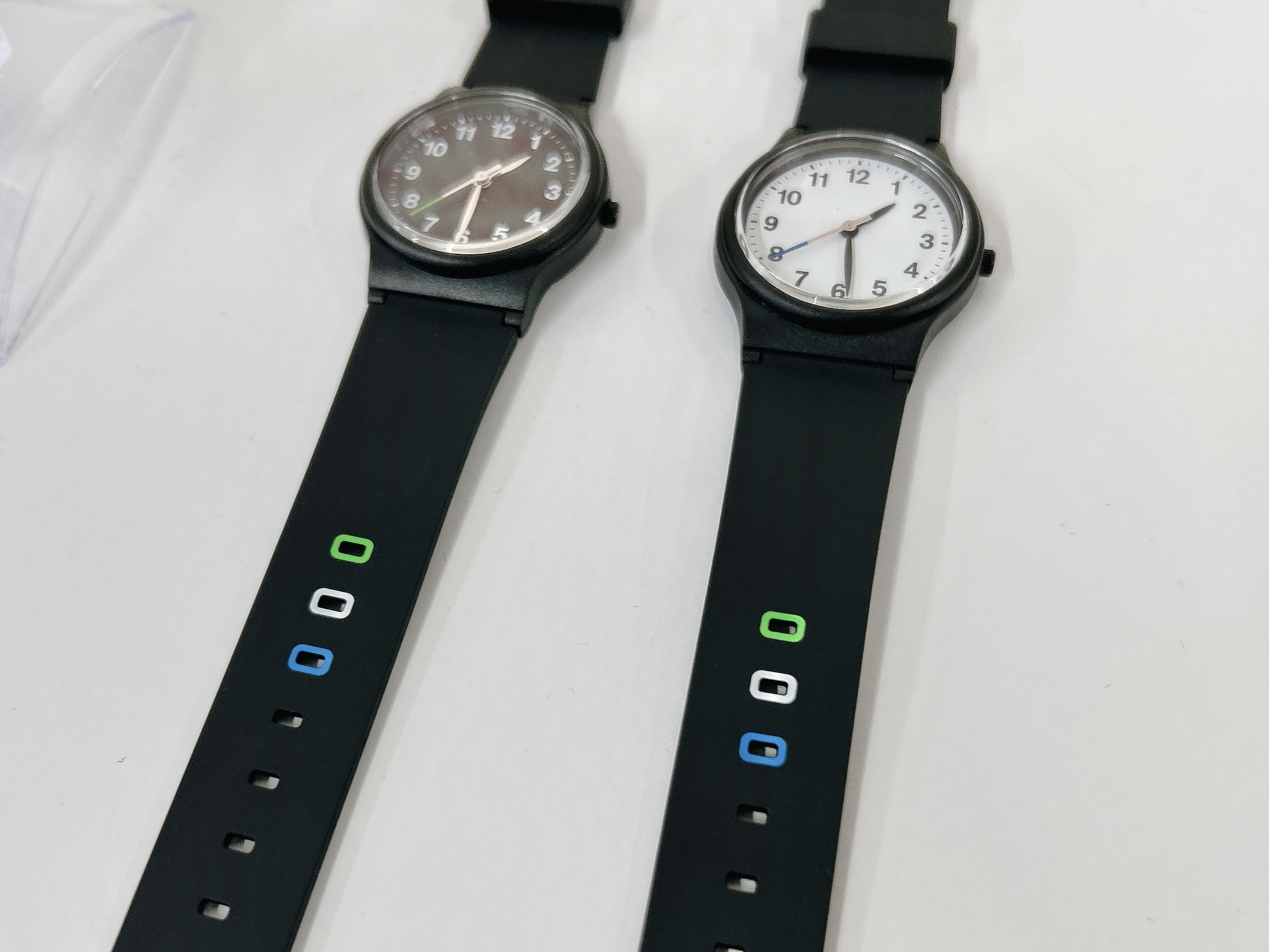 ファミリーマートとシチズン時計の共同開発「腕時計」ベルト