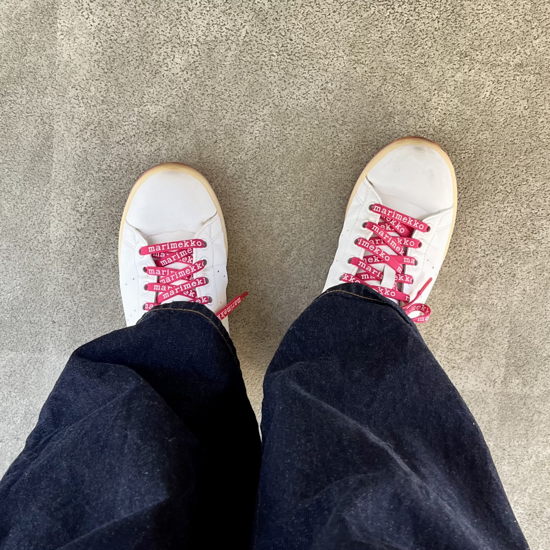 靴　スニーカー