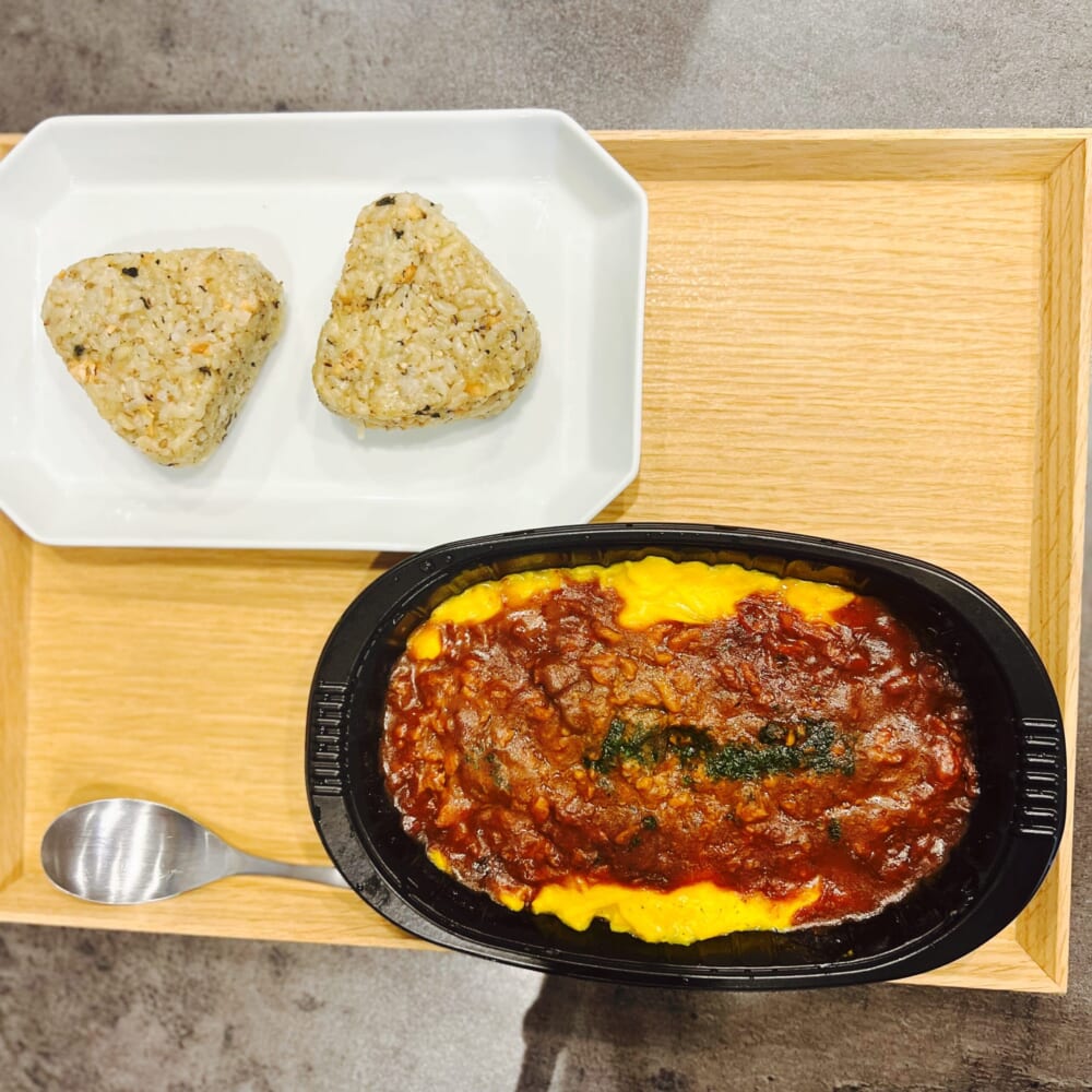 ほぐし鮭と大葉 デミソースのふんわりオムライス 日清 完全メシDELI