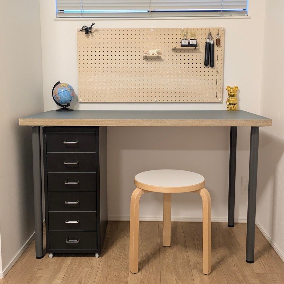 LEE100人隊コポ　子供部屋　デスク