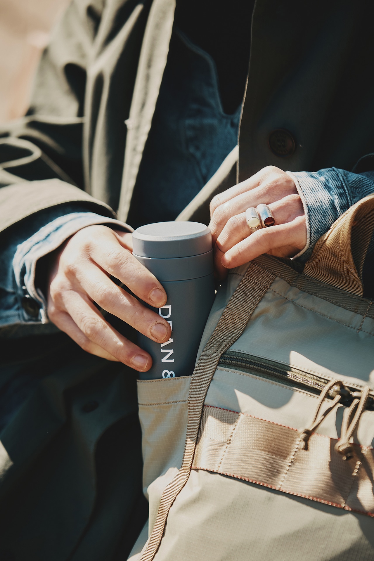 ディーン＆デルーカ×ブリーフィング「パッカブル2WAYパック」サイドポケット