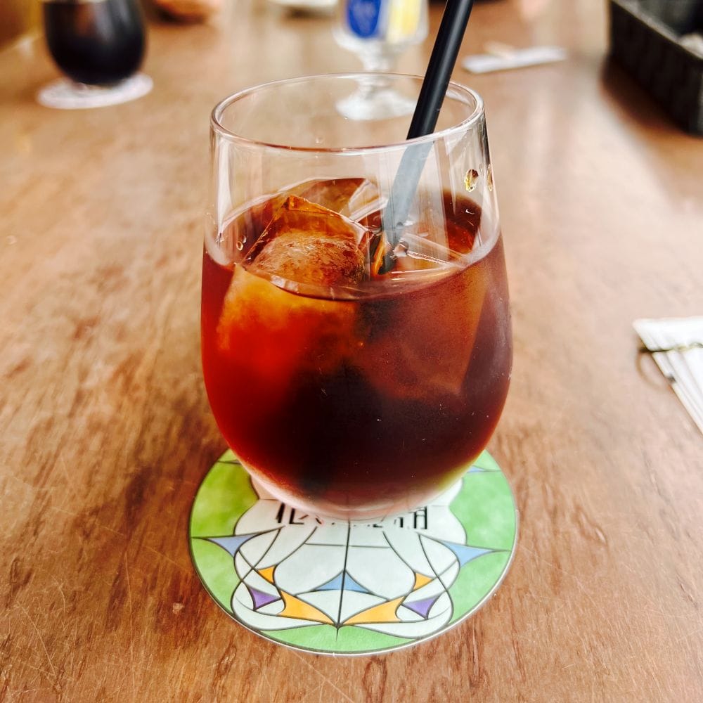 静岡県・熱海　ホテルニューアカオ　Restaurant ＆ Sweets花の妖精　静岡いちごをたっぷりと使用したパフェ テクスチャーの楽しみ＋ドリンクセット