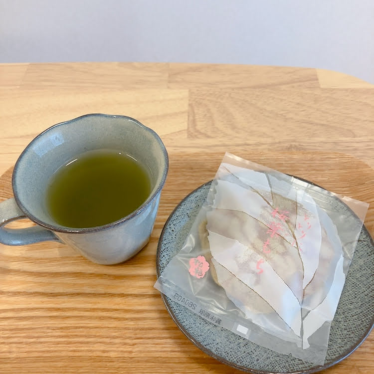 桜葉もち　お茶
