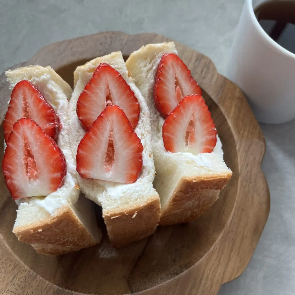 黄川田としえさん「厚切り食パンのポケットサンド いちごクリームチーズ」完成
