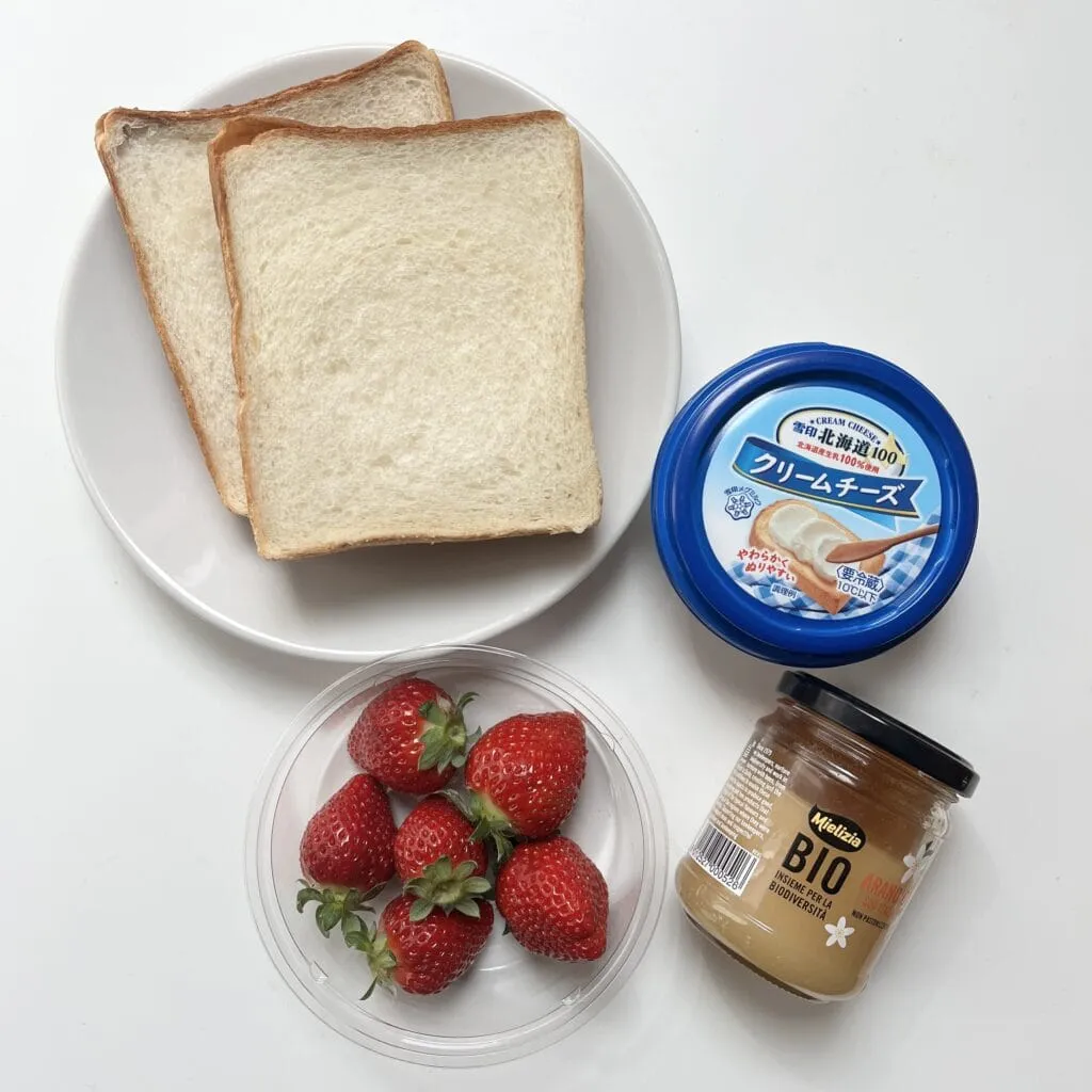 黄川田としえさん「厚切り食パンのポケットサンド いちごクリームチーズ」材料
