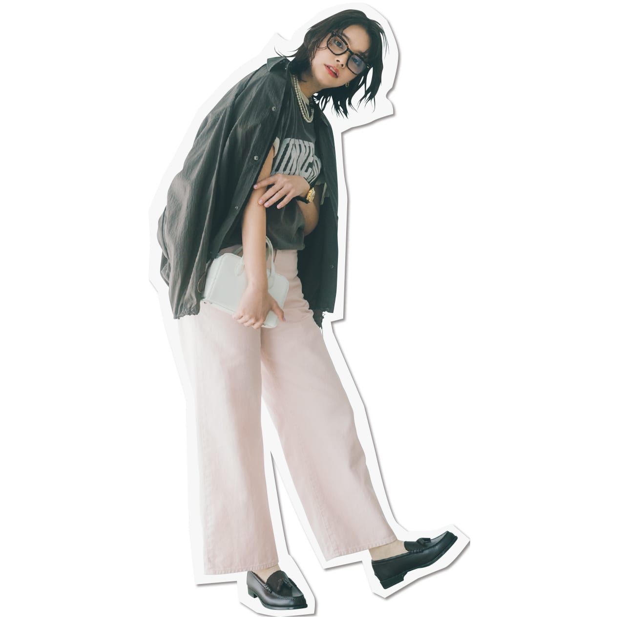 岸本セシルさん  ピンクのデニムパンツ コーデ