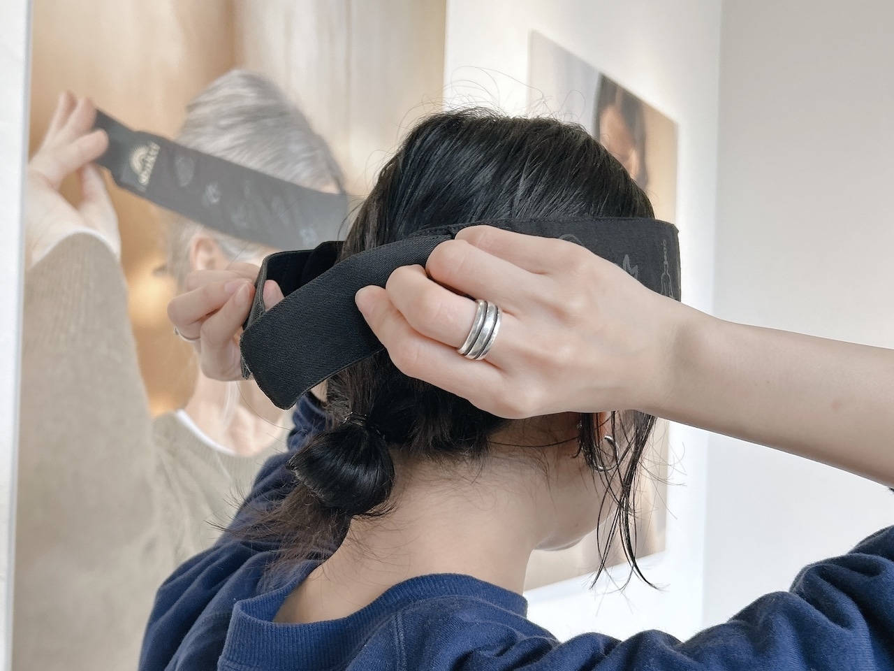 シャクティ ヘッドバンドを装着