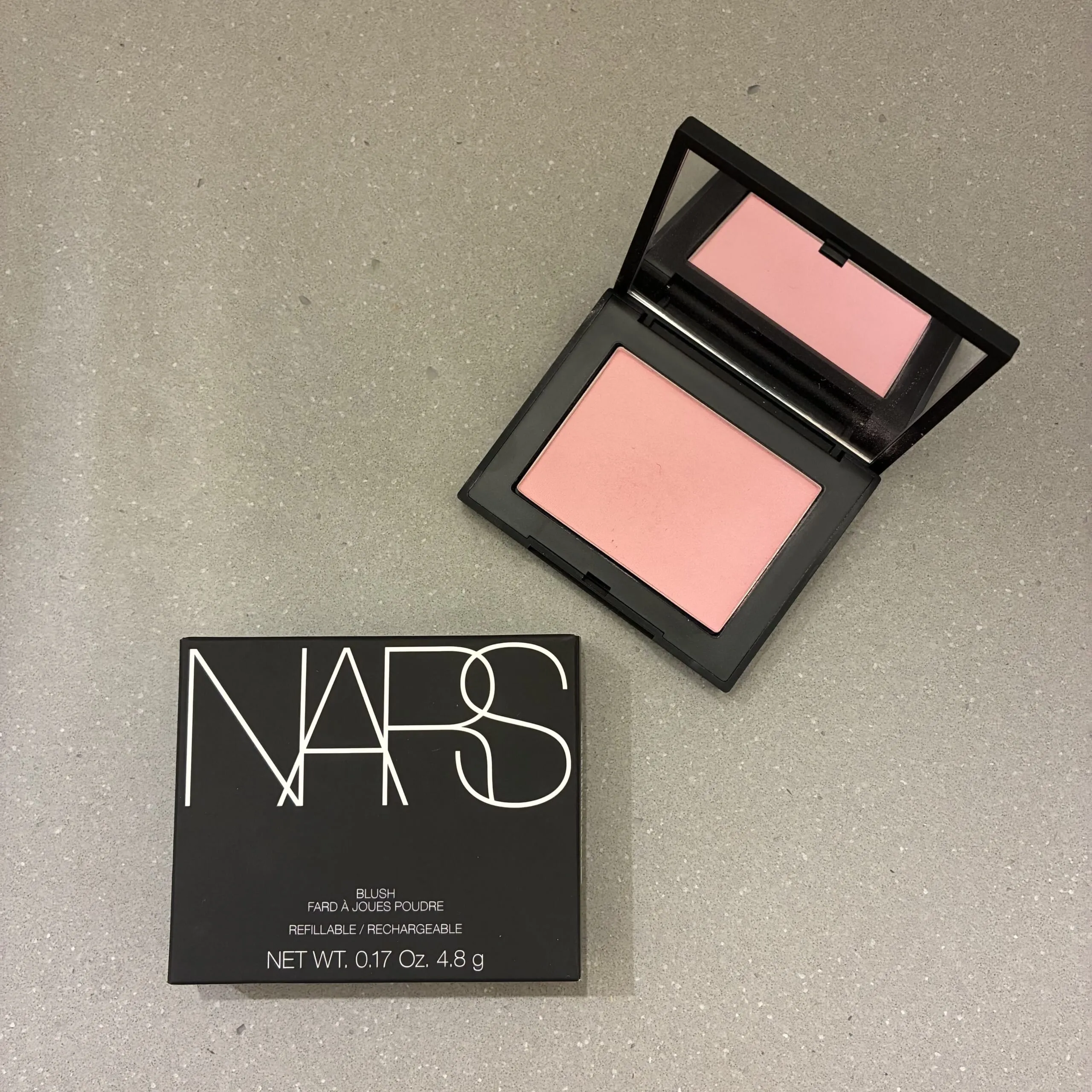 NARS「ブラッシュ N(905 SEX FANTASY)」中身とパッケージ