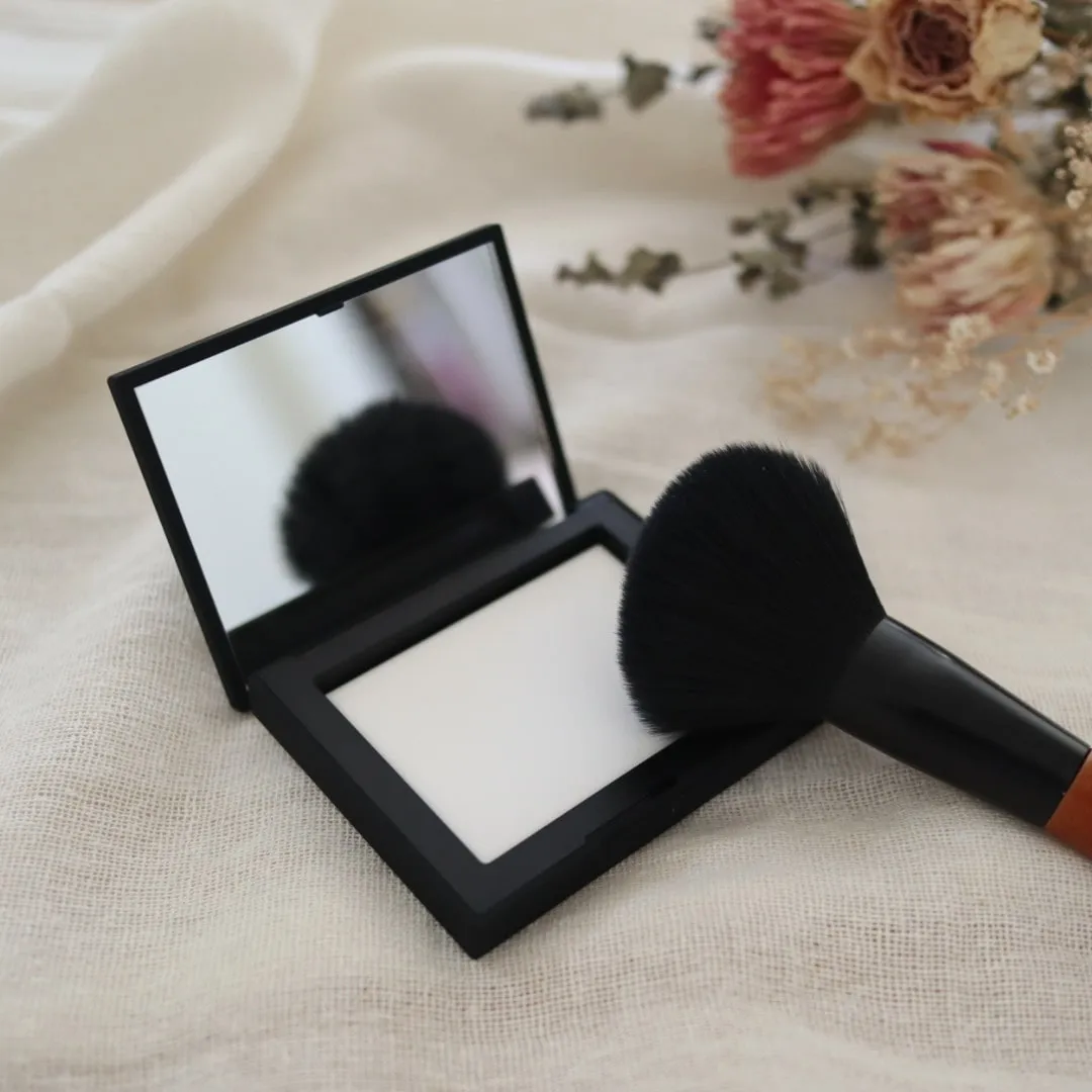 NARS「ライトリフレクティングセッティングパウダー プレスト N(5894 CRYSTAL)」中身