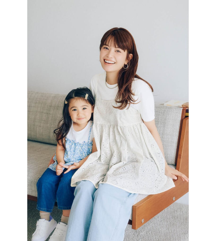 垣内彩未さんとエーセイラさんの西松屋Tシャツ＆キャミチュニックのセットのコーデ