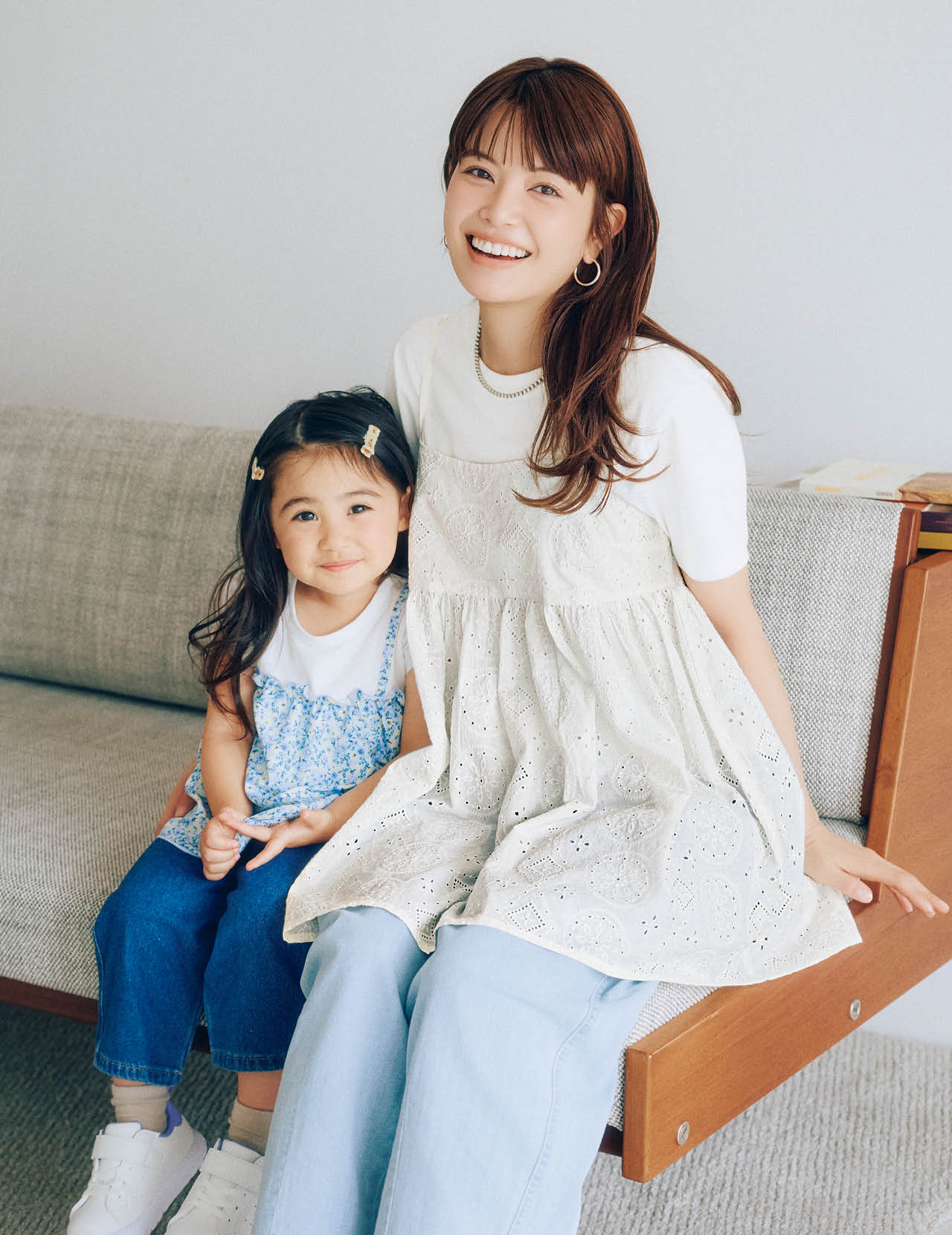 垣内彩未さんとエーセイラさんの西松屋Tシャツ＆キャミチュニックのセットのコーデ