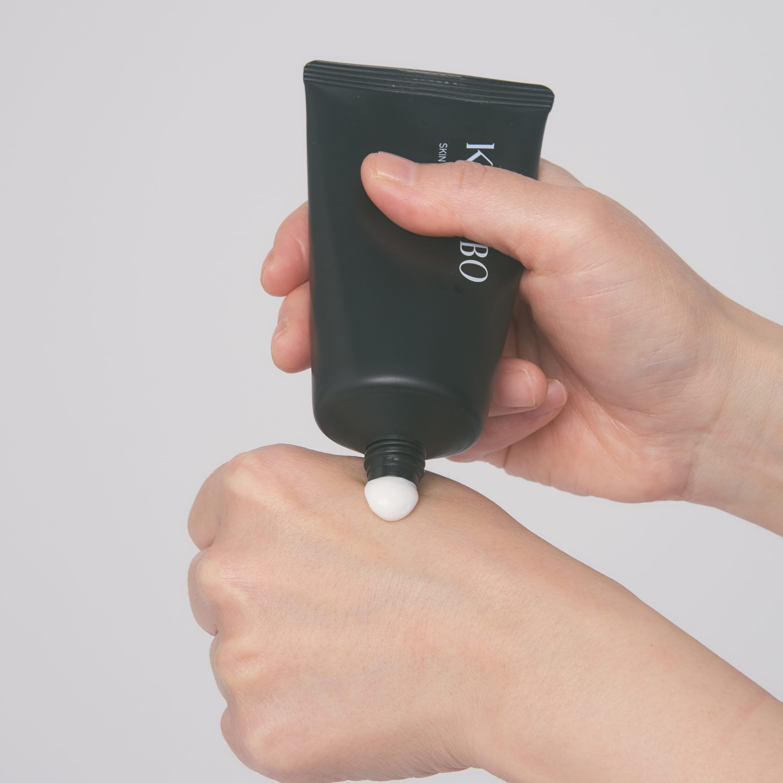 カネボウ　スキン　コンダクターを手に出したところ。