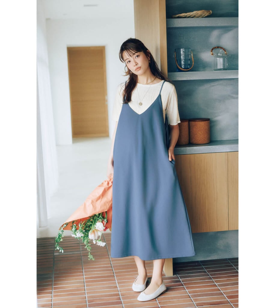 垣内彩未さんの西松屋のトップス＆キャミワンピースのセットのコーデ