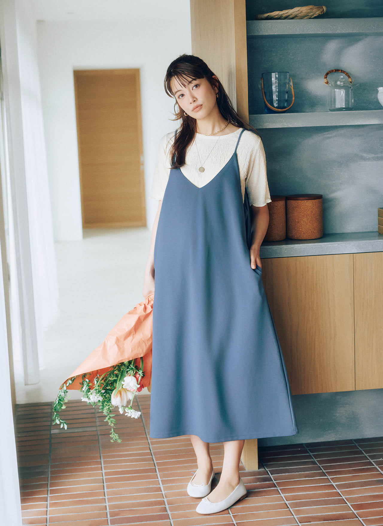 垣内彩未さんの西松屋のトップス＆キャミワンピースのセットのコーデ