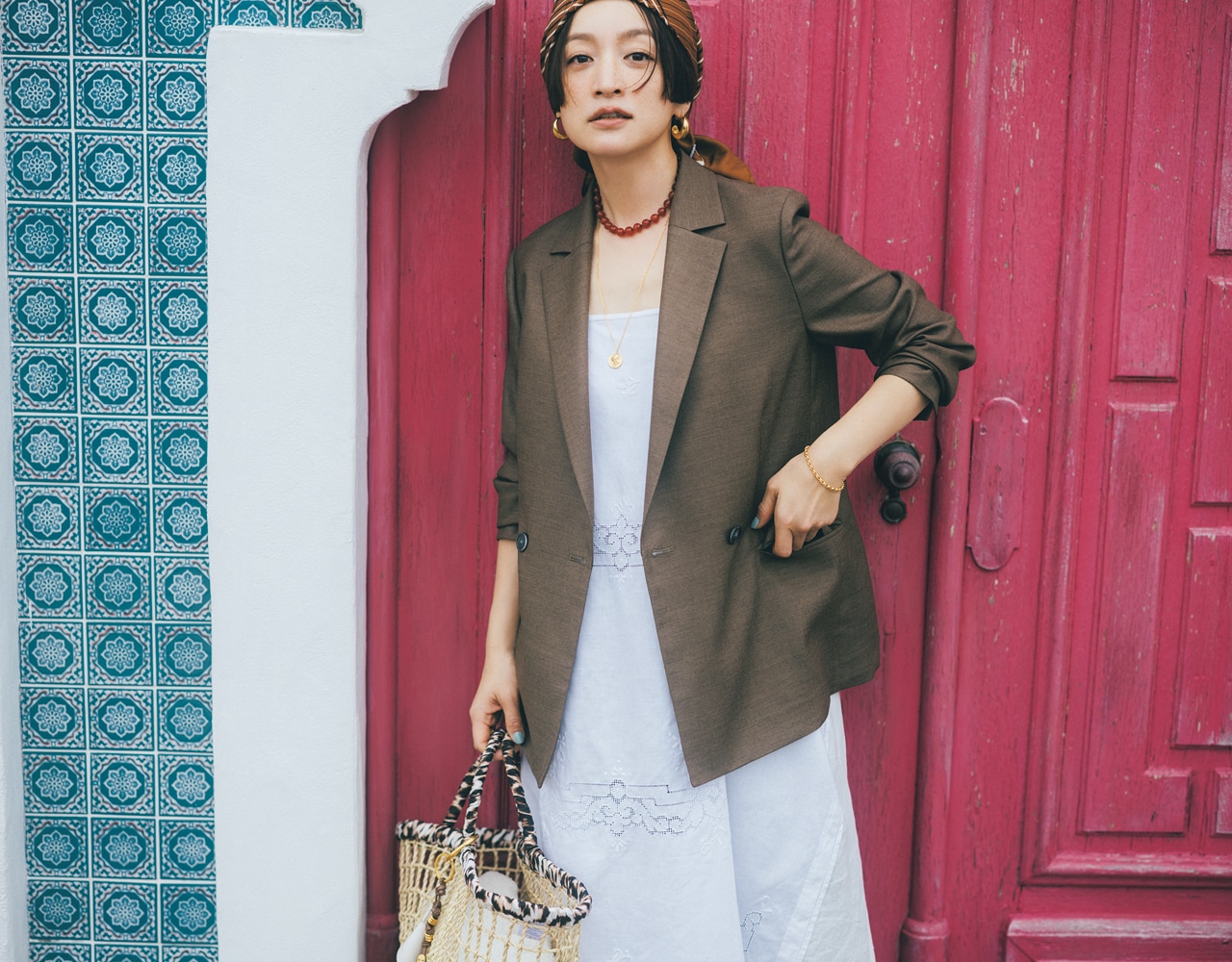 テーラードジャケットコーデ