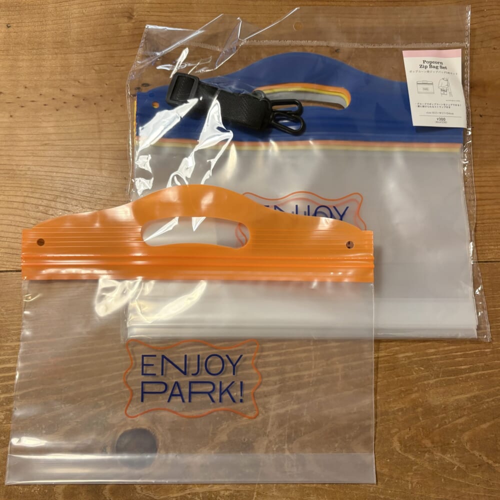 スリーコインズ
ポップコーン
映画館