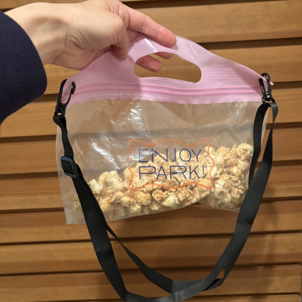 スリーコインズ
ポップコーン
映画館