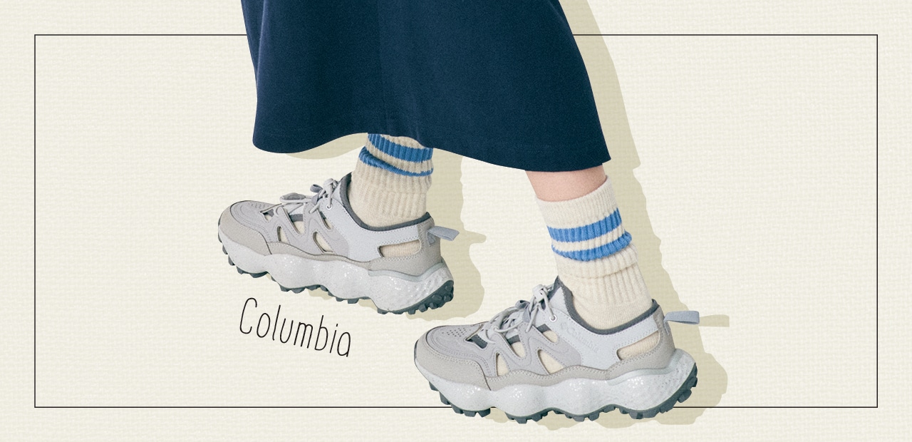 靴［スライブ リバイブ シャンダル］￥13970／コロンビアスポーツウェアジャパン（コロンビア）　靴下￥1375／タビオ（靴下屋）