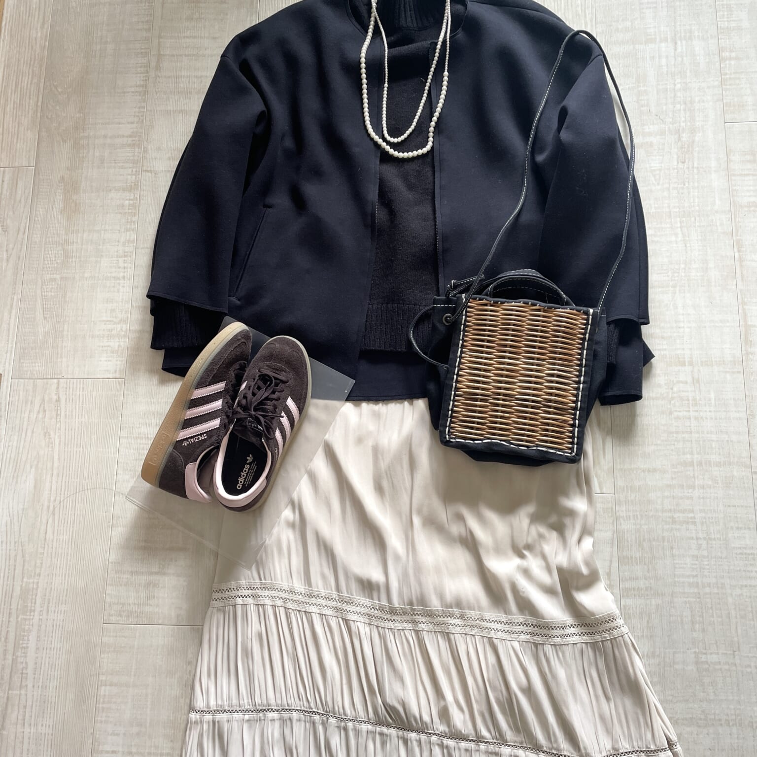 adidas Originals
HANDBALL SPEZIAL W