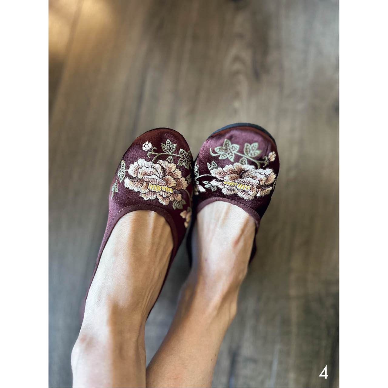 美しいチャイナ刺繍のフラットシューズ。