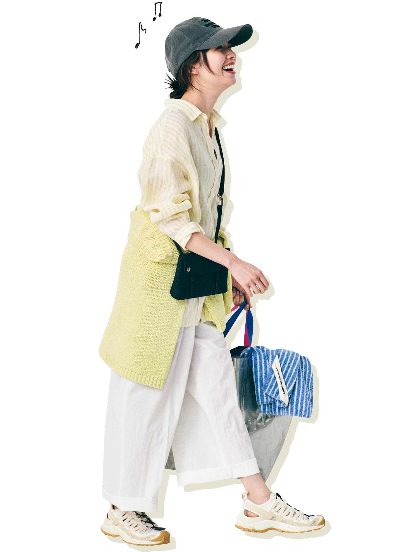 森 絵梨佳さんの素足で水陸両用スニーカーのコーデ