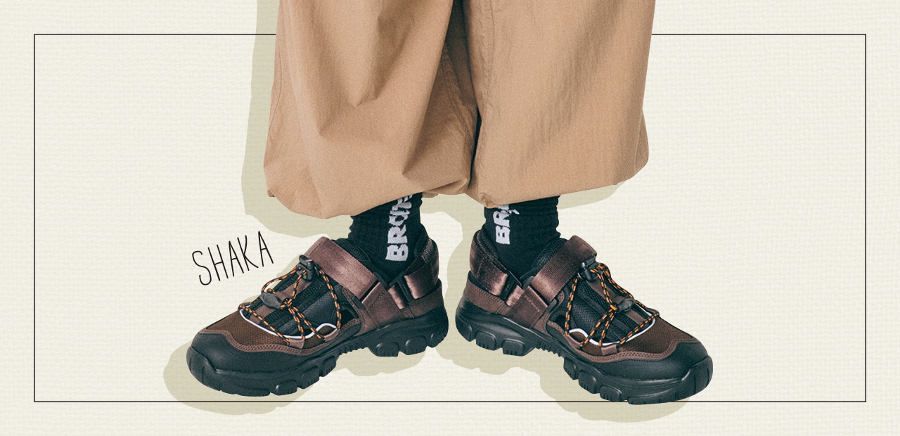 靴［テーブルマウンテンAT］￥17930／ブルームーンカンパニー（シャカ）　靴下￥1500／UTS PR（ブロンテース）