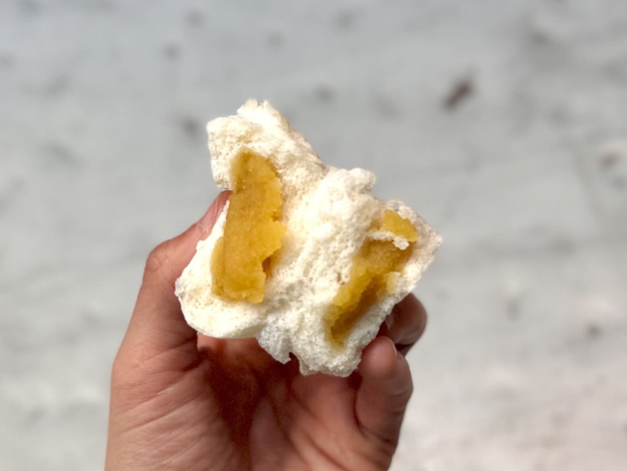 ディズニーシー25周年メニュー「スペシャルうきわまん（エビ＆さつまいも）」耳中身