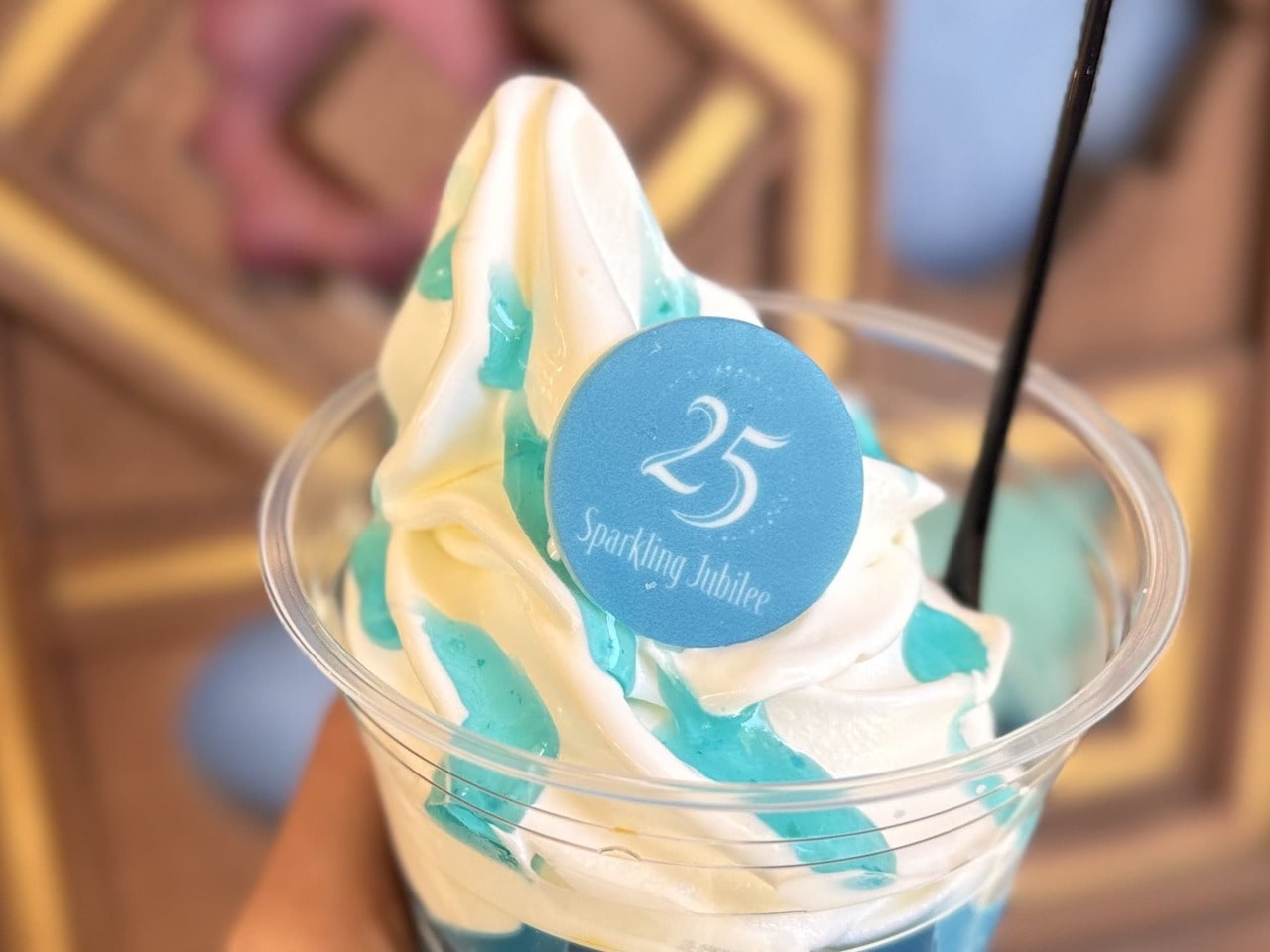 東京ディズニーシー25周年メニュー「スペシャルサンデー（ライチーゼリー、わらび餅、みかん）」トッピング