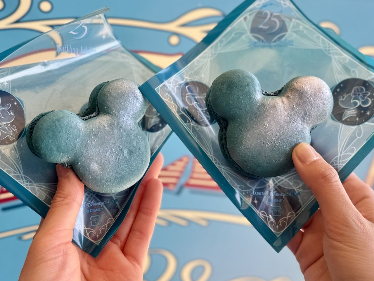 東京ディズニーシー25周年メニュー「ミッキーマカロン（ホワイトチョコ）」