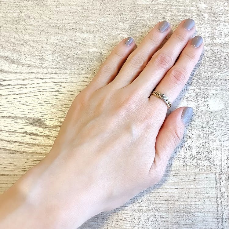 母親　リング　着用