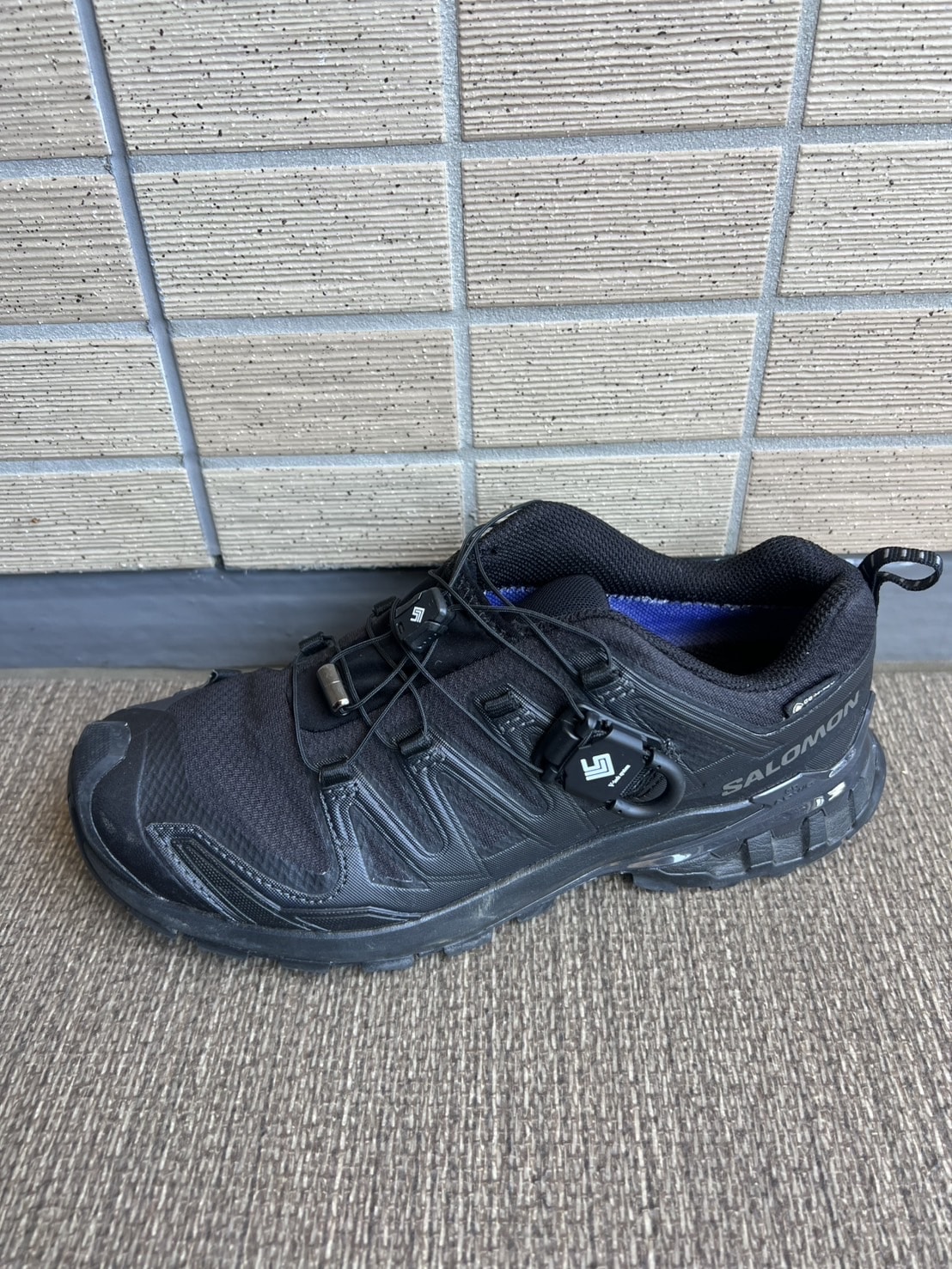 SALOMONXA PRO 3D V9 GORE-TEX 女性用トレイルランニングシューズ「V-lock システム」