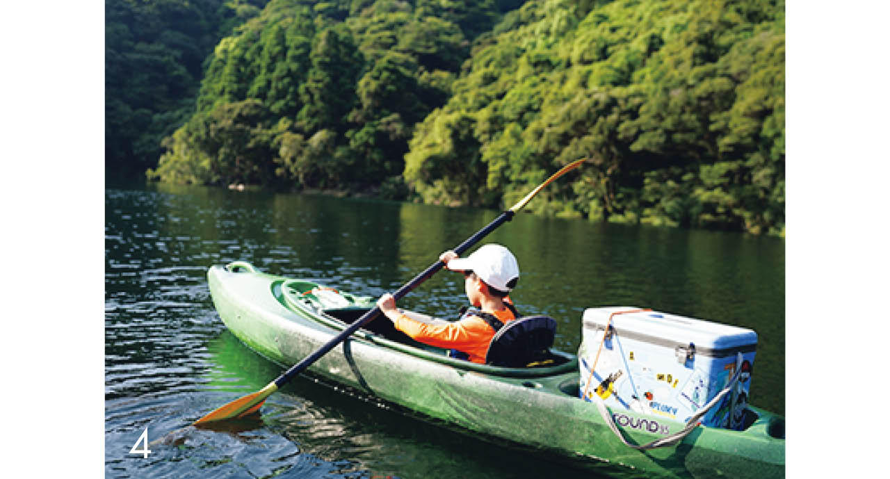 ネイチャーガイドに同行してもらい、山の上からカヌーで海へ。