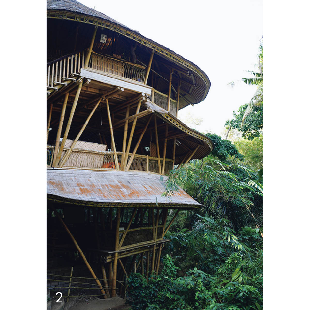 バリ島ウブドの大自然を感じられる、竹で作られたロッジで宿泊。