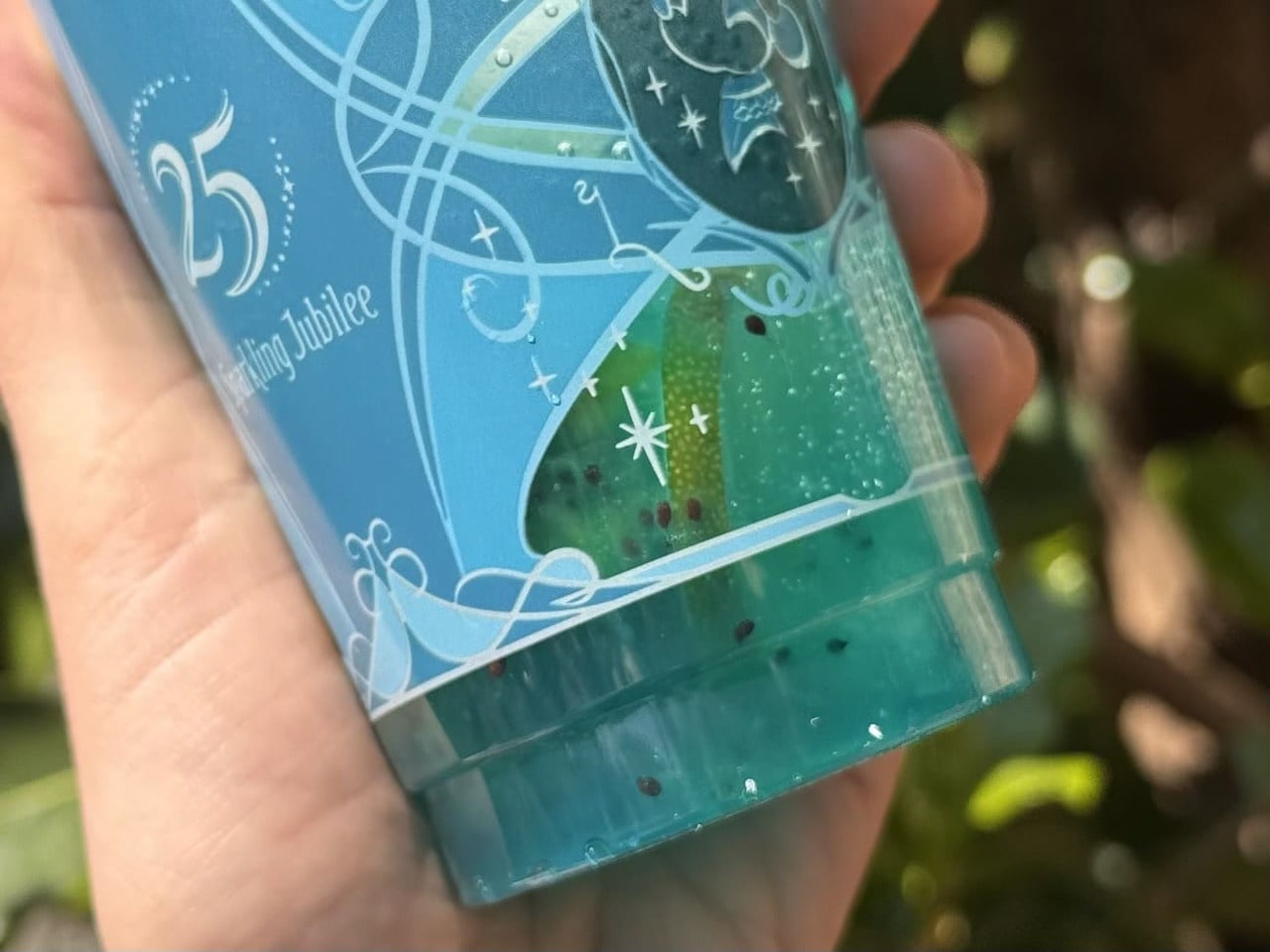 東京ディズニーシー25周年メニュー「スペシャルスパークリングドリンク（キウイ＆ライム）」２