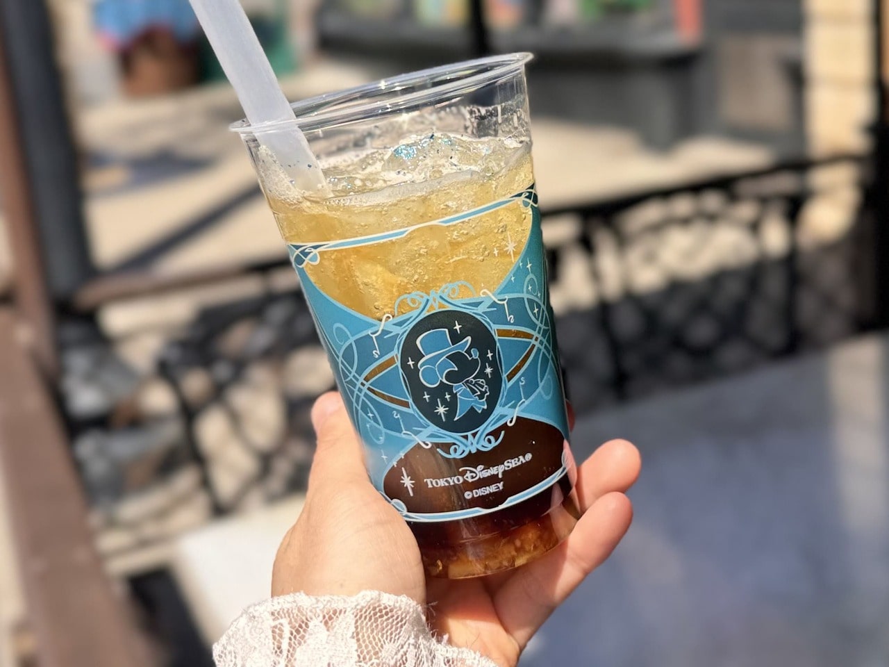 東京ディズニーシー25周年メニュー「スペシャルスパークリングドリンク（レモンティー＆パッションフルーツ）」