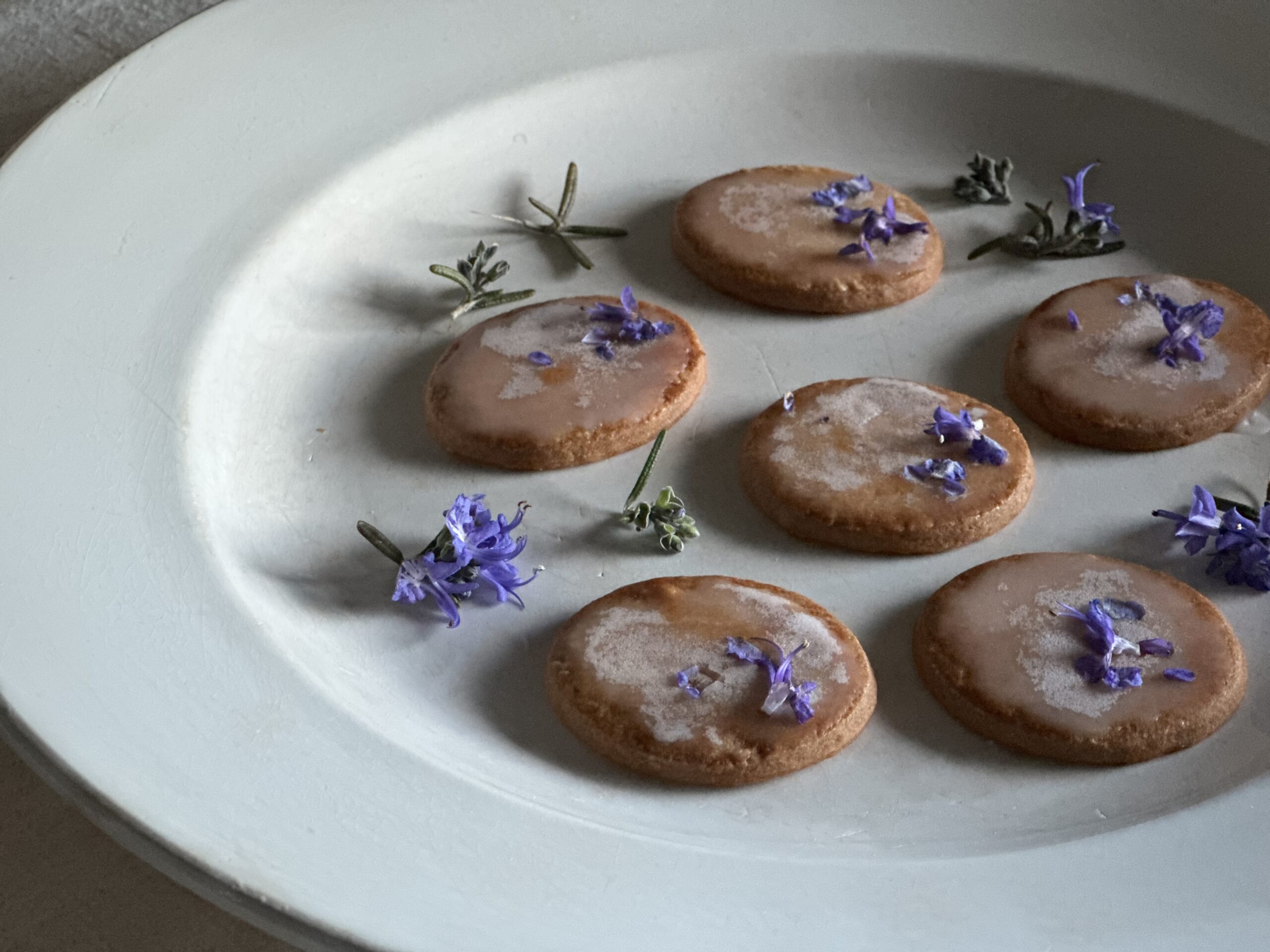 leedaysブログ ローズマリーのお菓子 アンティークプレート