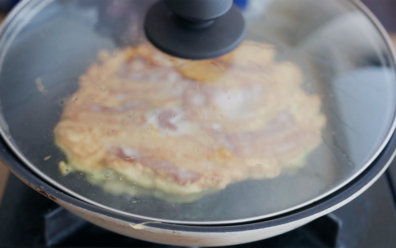 さらに蓋をして２〜３分ほど焼く