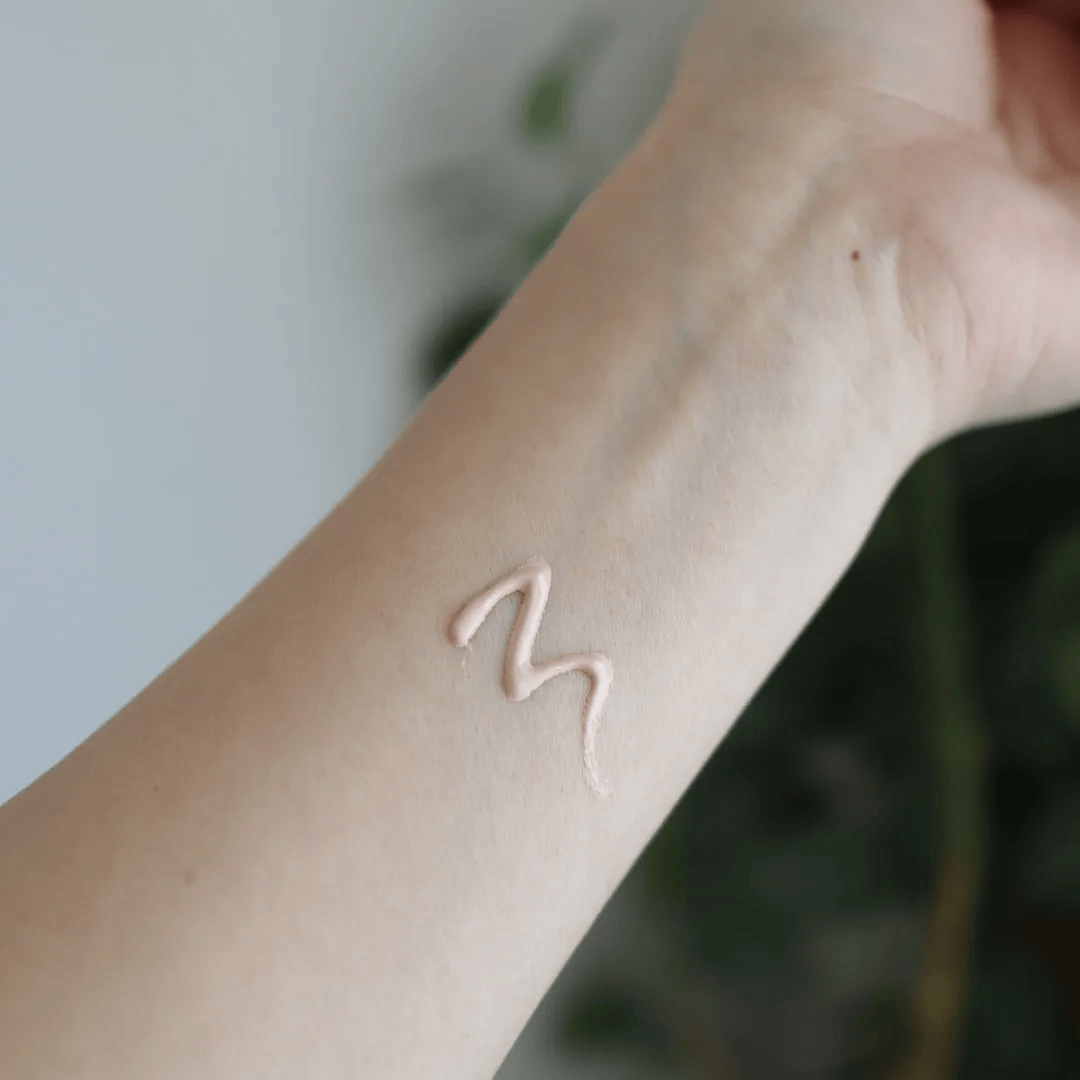 エリクシール「デーケアレボリューショントーンアップ BE + ca」腕に出したところ