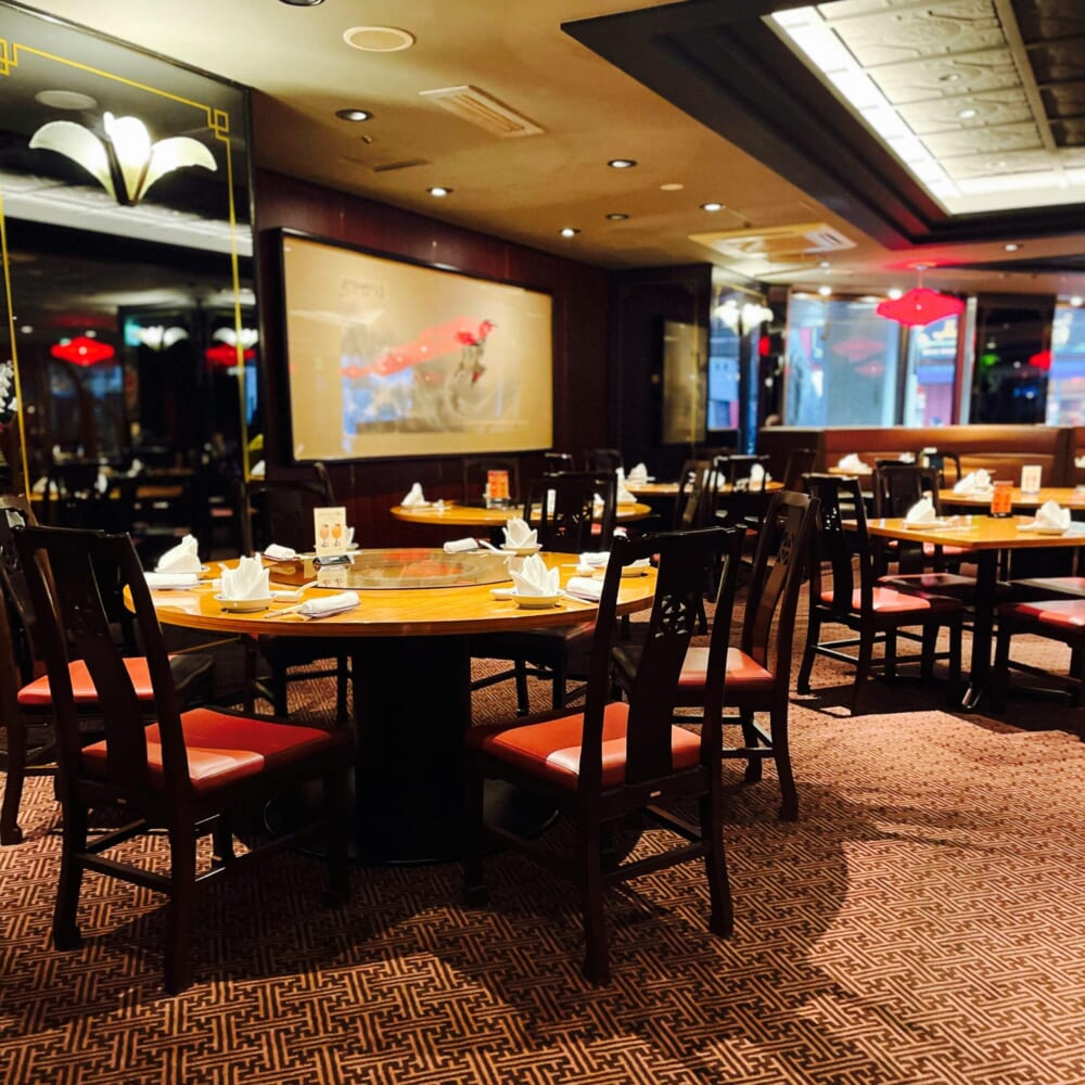 「重慶飯店」内観